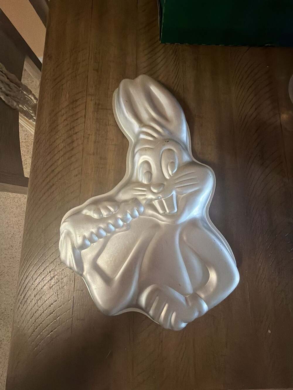 Vintage 1978 Wilton Bugs Bunny Aluminum Cake Pan 502-7598